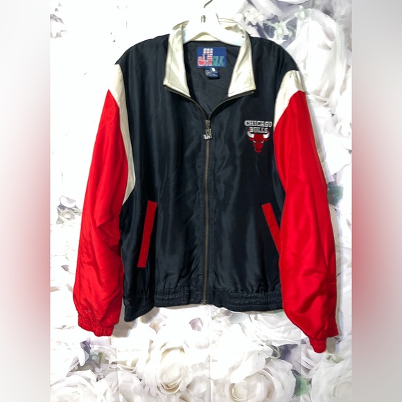 Vintage Chicago Bulls Mens Silk Lightweight Jacket Medium Black Logo JH 90s - Picture 1 of 6
